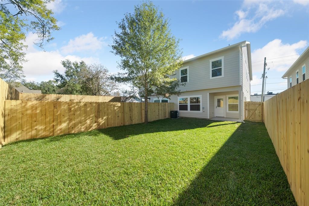 214 West Lewis Street Conroe, TX 77301 - Photo 12 of 19