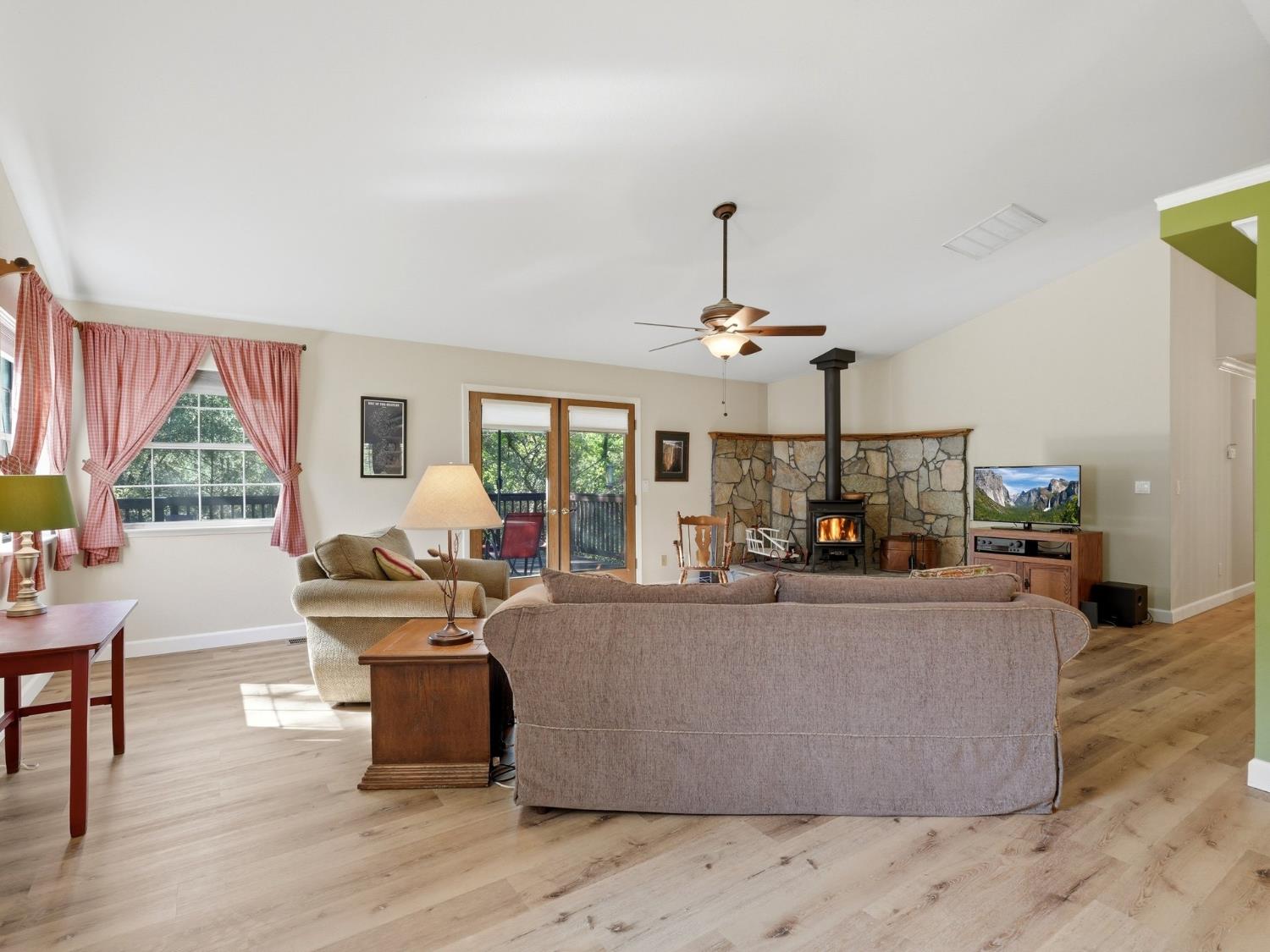 37927 China Creek Road Oakhurst, CA 93644 - Photo 9 of 38