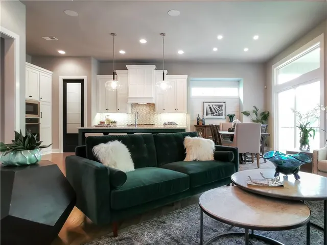 $949,900 | 7003 North Polk Avenue, Kansas City, MO 64151