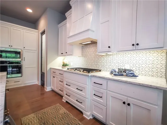 $949,900 | 7003 North Polk Avenue, Kansas City, MO 64151