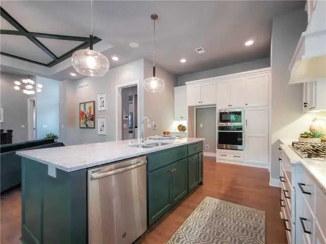 $949,900 | 7003 North Polk Avenue, Kansas City, MO 64151