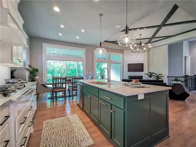 $949,900 | 7003 North Polk Avenue, Kansas City, MO 64151