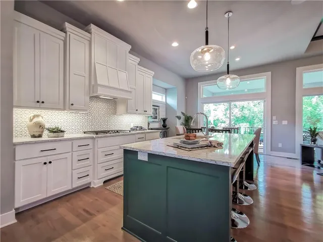 $949,900 | 7003 North Polk Avenue, Kansas City, MO 64151