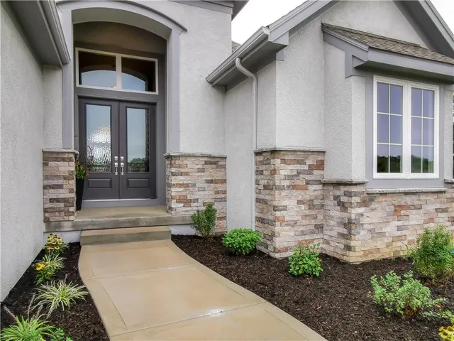 $949,900 | 7003 North Polk Avenue, Kansas City, MO 64151