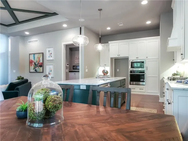 $949,900 | 7003 North Polk Avenue, Kansas City, MO 64151