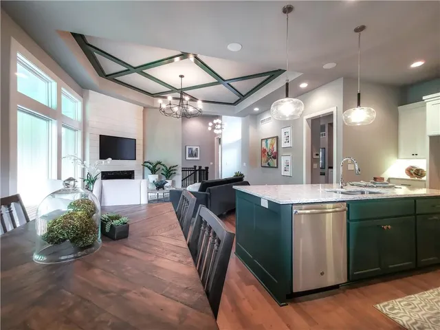 $949,900 | 7003 North Polk Avenue, Kansas City, MO 64151