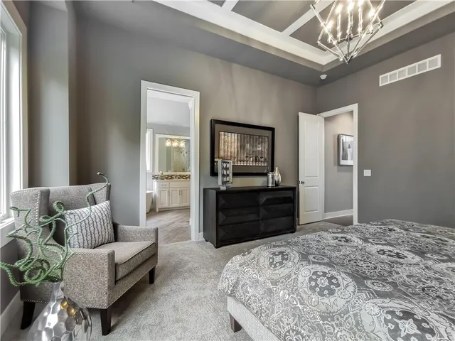 $949,900 | 7003 North Polk Avenue, Kansas City, MO 64151