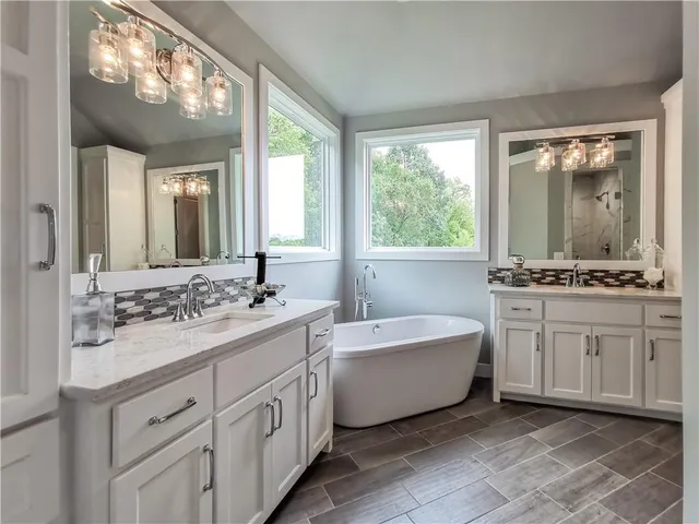 $949,900 | 7003 North Polk Avenue, Kansas City, MO 64151