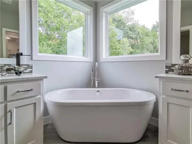 $949,900 | 7003 North Polk Avenue, Kansas City, MO 64151