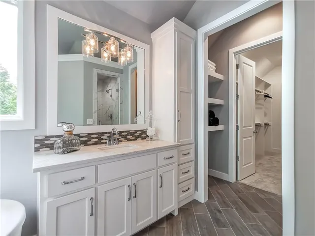 $949,900 | 7003 North Polk Avenue, Kansas City, MO 64151