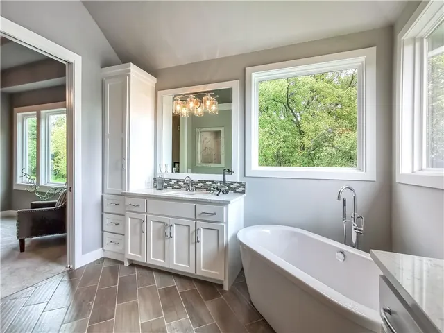 $949,900 | 7003 North Polk Avenue, Kansas City, MO 64151