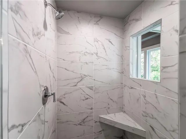 $949,900 | 7003 North Polk Avenue, Kansas City, MO 64151