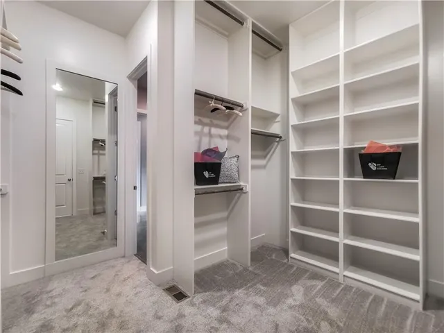 $949,900 | 7003 North Polk Avenue, Kansas City, MO 64151