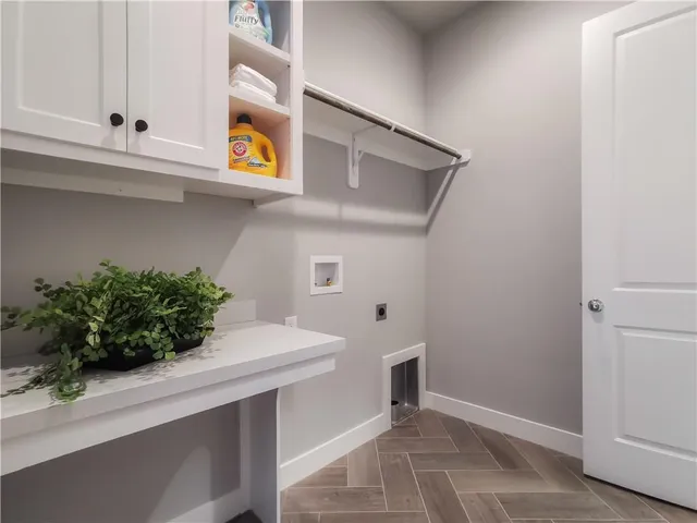 $949,900 | 7003 North Polk Avenue, Kansas City, MO 64151