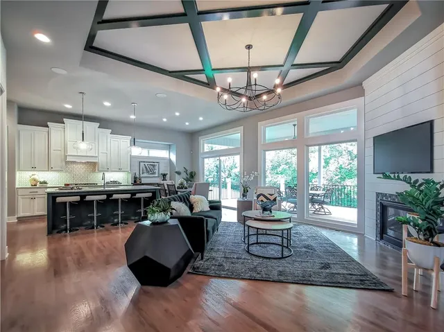 $949,900 | 7003 North Polk Avenue, Kansas City, MO 64151