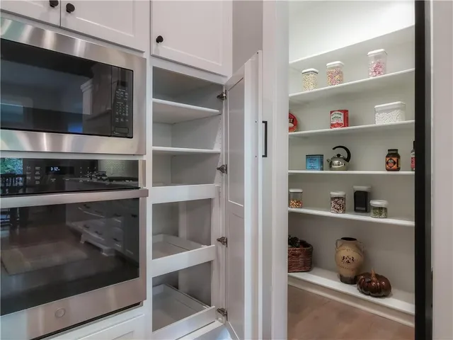 $949,900 | 7003 North Polk Avenue, Kansas City, MO 64151