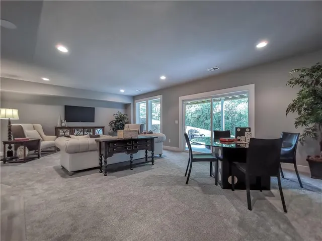 $949,900 | 7003 North Polk Avenue, Kansas City, MO 64151