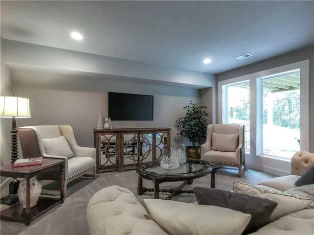 $949,900 | 7003 North Polk Avenue, Kansas City, MO 64151