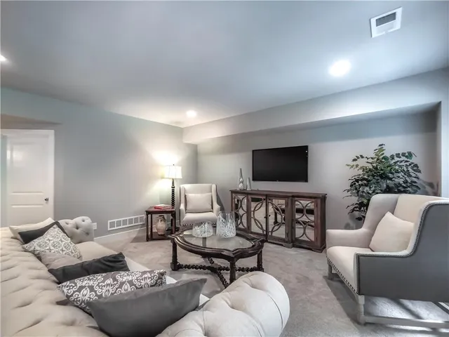 $949,900 | 7003 North Polk Avenue, Kansas City, MO 64151