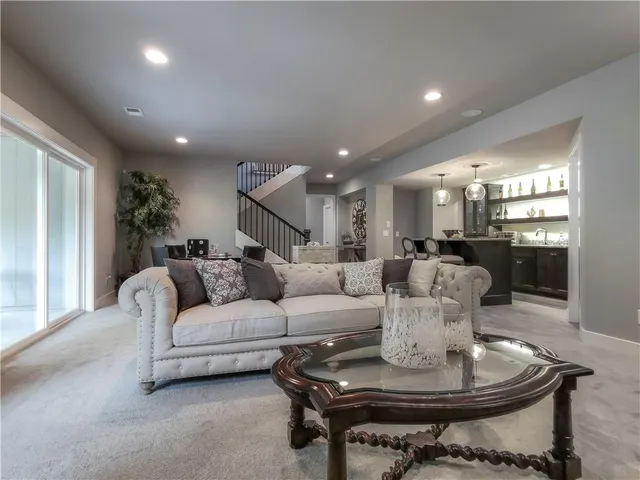 $949,900 | 7003 North Polk Avenue, Kansas City, MO 64151