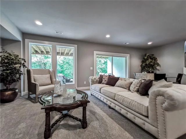 $949,900 | 7003 North Polk Avenue, Kansas City, MO 64151