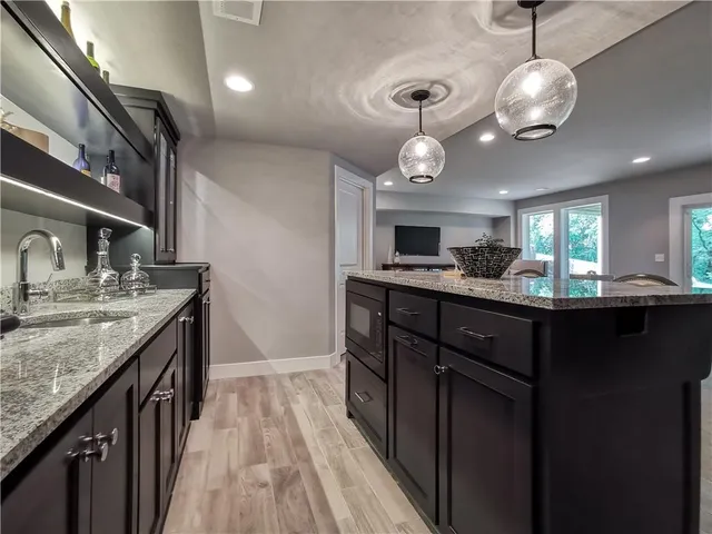 $949,900 | 7003 North Polk Avenue, Kansas City, MO 64151