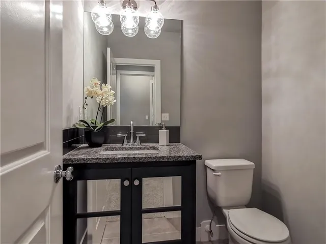 $949,900 | 7003 North Polk Avenue, Kansas City, MO 64151