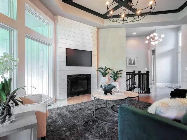 $949,900 | 7003 North Polk Avenue, Kansas City, MO 64151