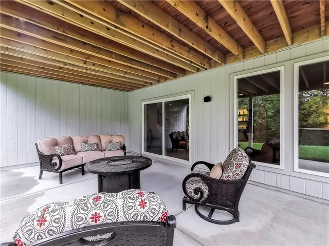 $949,900 | 7003 North Polk Avenue, Kansas City, MO 64151