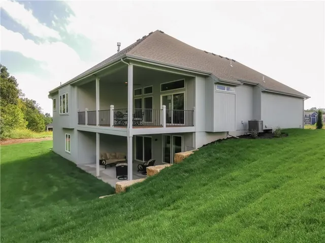 $949,900 | 7003 North Polk Avenue, Kansas City, MO 64151