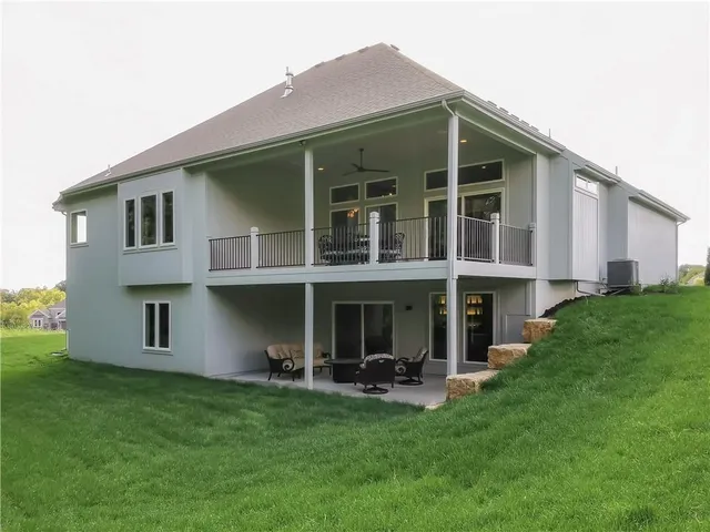 $949,900 | 7003 North Polk Avenue, Kansas City, MO 64151
