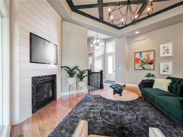 $949,900 | 7003 North Polk Avenue, Kansas City, MO 64151