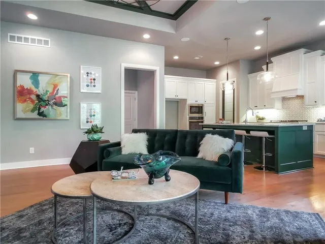 $949,900 | 7003 North Polk Avenue, Kansas City, MO 64151