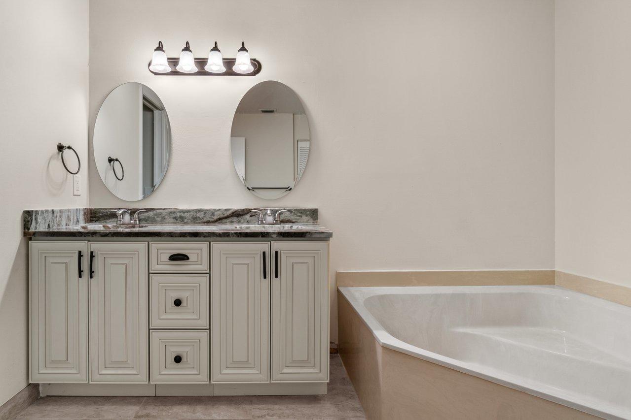 1102 Wingfoot Drive, Unit C Jupiter, FL 33458 - Photo 18 of 29 019-1102WingfootDrive-Jupiter-FL-33458-S