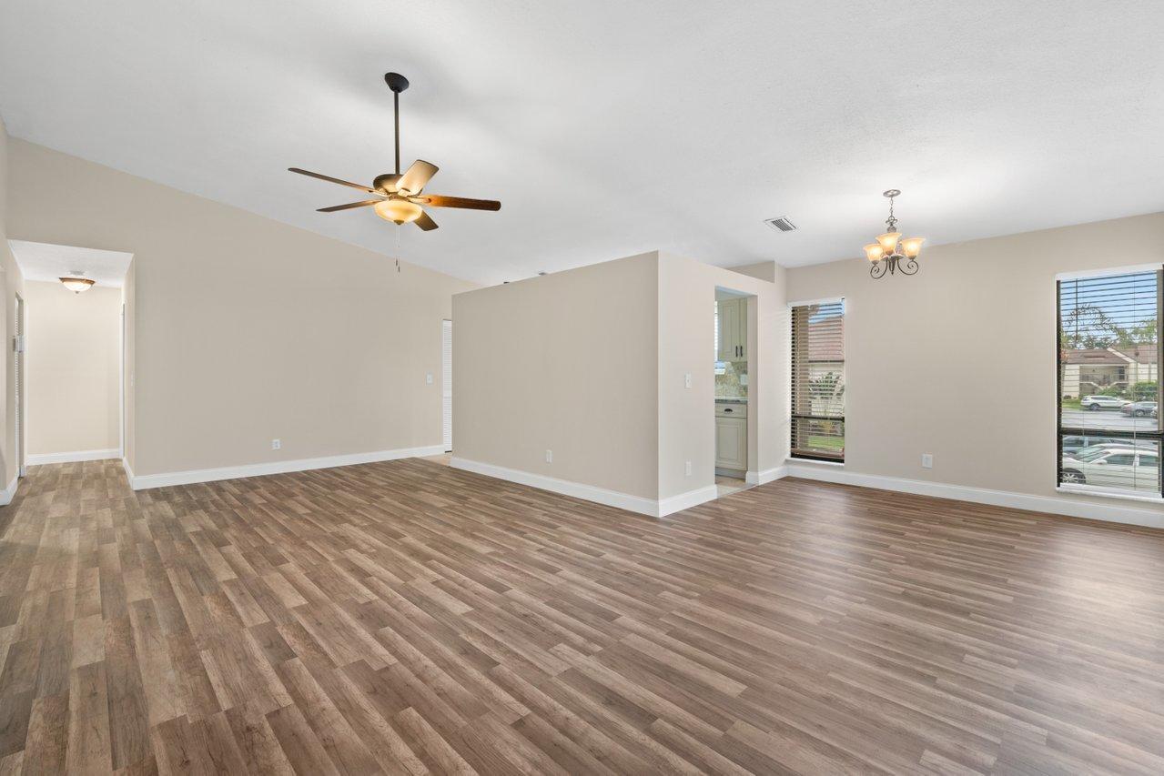 1102 Wingfoot Drive, Unit C Jupiter, FL 33458 - Photo 4 of 29 009-1102WingfootDrive-Jupiter-FL-33458-S