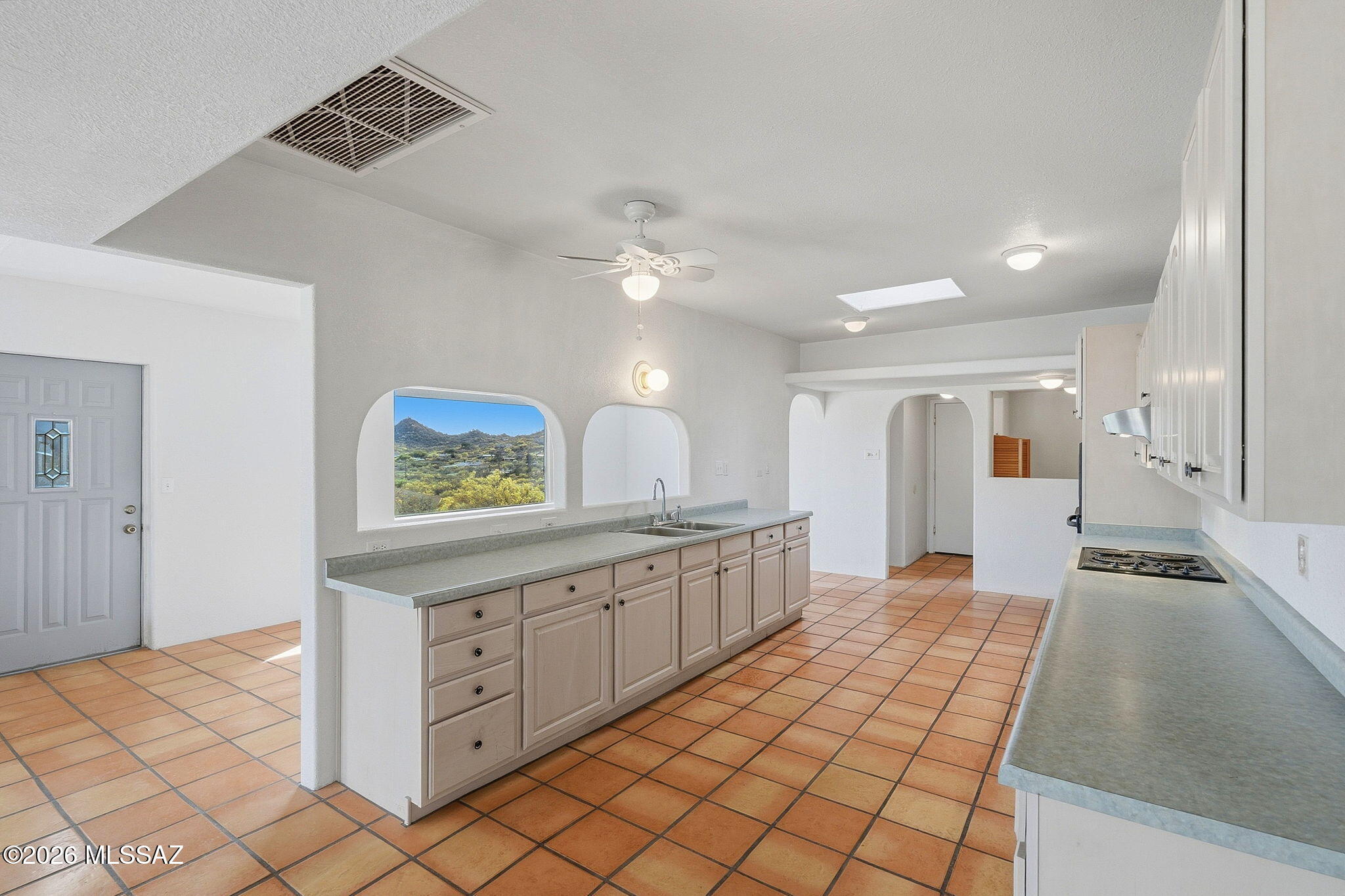 3940 West Alvaro Road Tucson, AZ 85746 - Photo 23 of 44 Open Kitchen beautiful for entertaining and ease of access