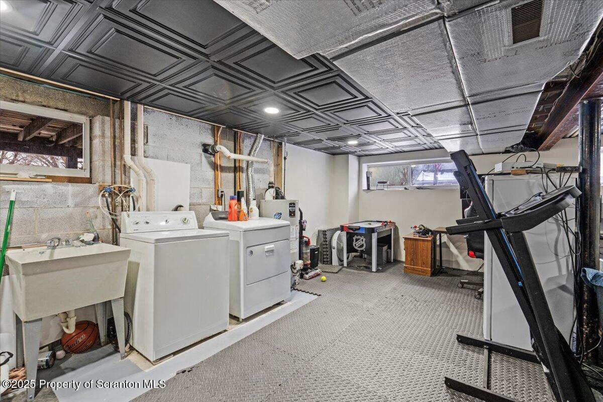211 New Street Duryea, PA 18642 - Photo 25 of 32 a utility room with dryer and washer