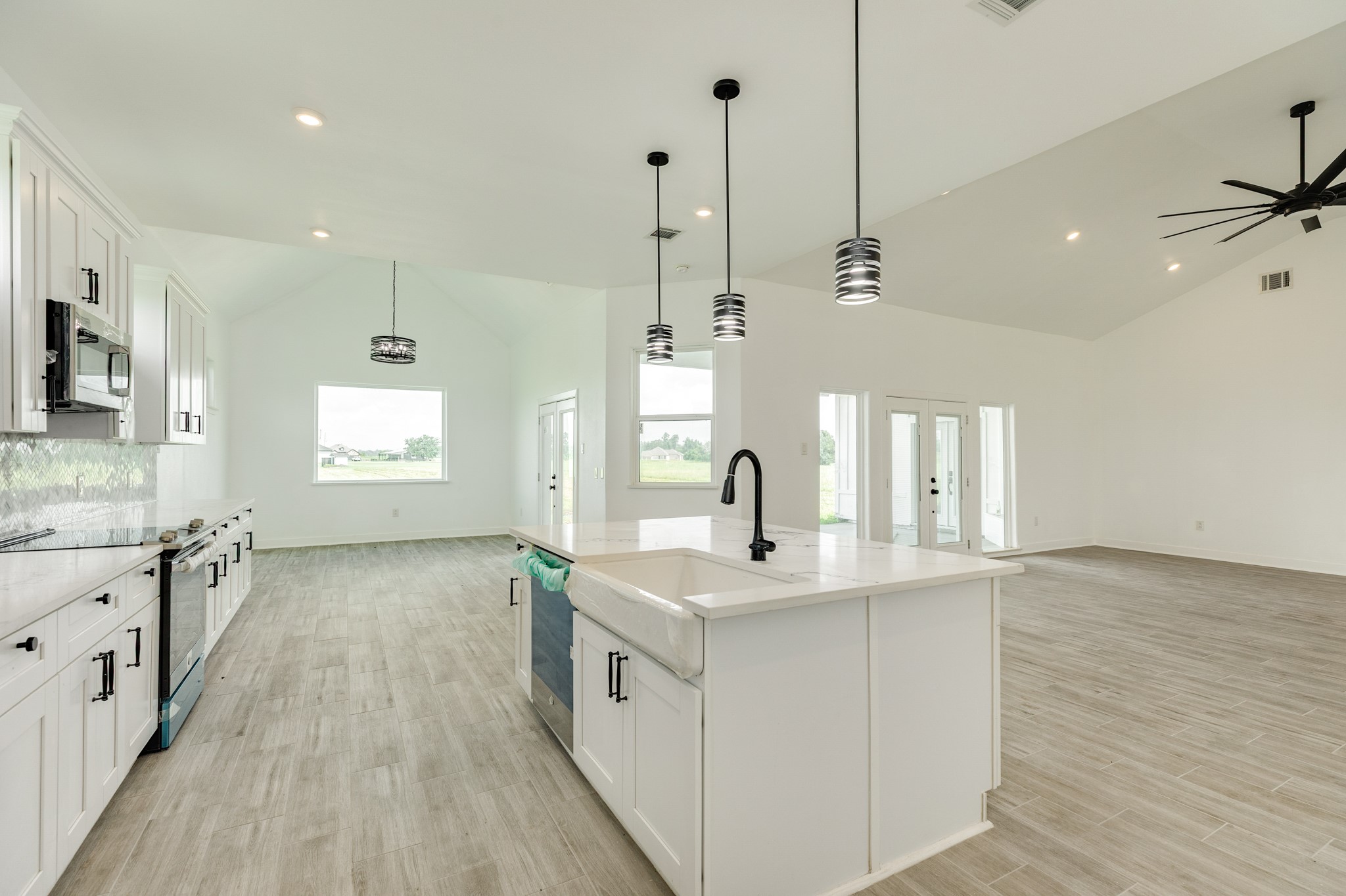 302 Colt Trail Angleton, TX 77515 - Photo 17 of 38