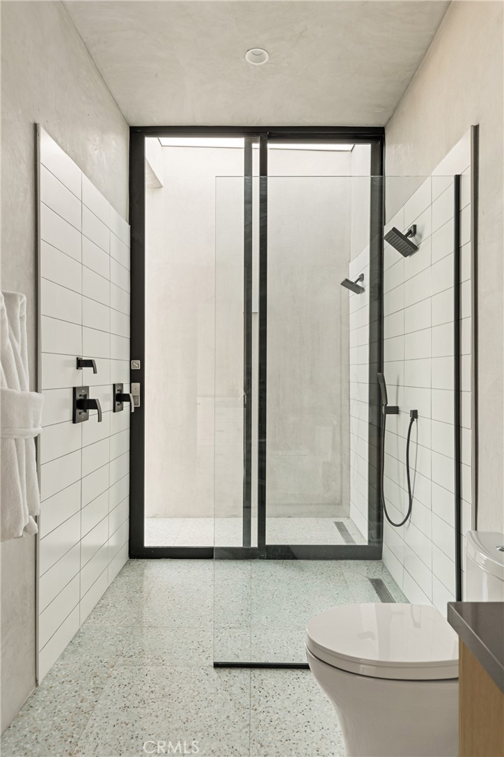 1824 Mountain Shadow Road Joshua Tree, CA 92252 - Photo 20 of 39 a bathroom with a shower and a tub