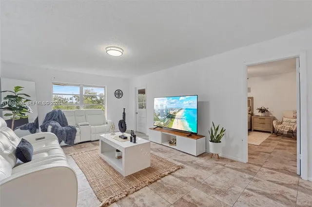 $195,000 | 8161 Southwest 24th Court, Unit 404, Davie, FL 33324