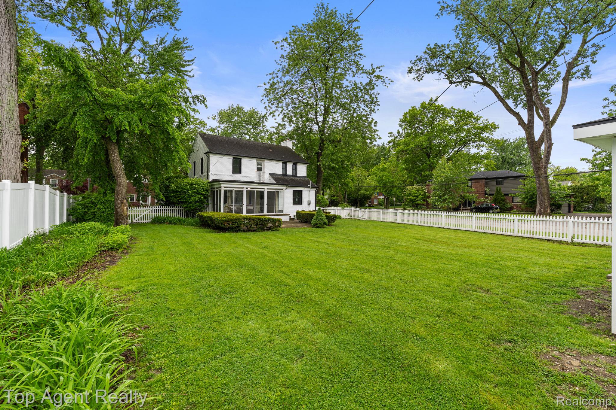 1894 Broadstone Road Grosse Pointe, MI 48236 - Photo 41 of 60 41-web-or-mls-1894 Broadstone Rd_044.jpg