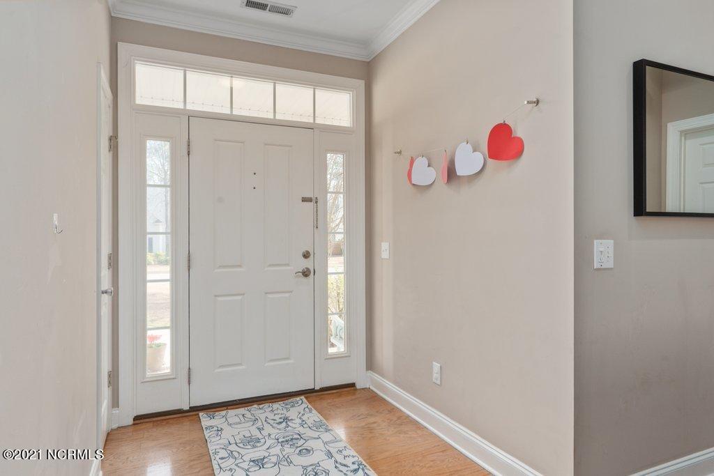 6106 Lydden Road Wilmington, NC 28409 - Photo 3 of 38 Foyer