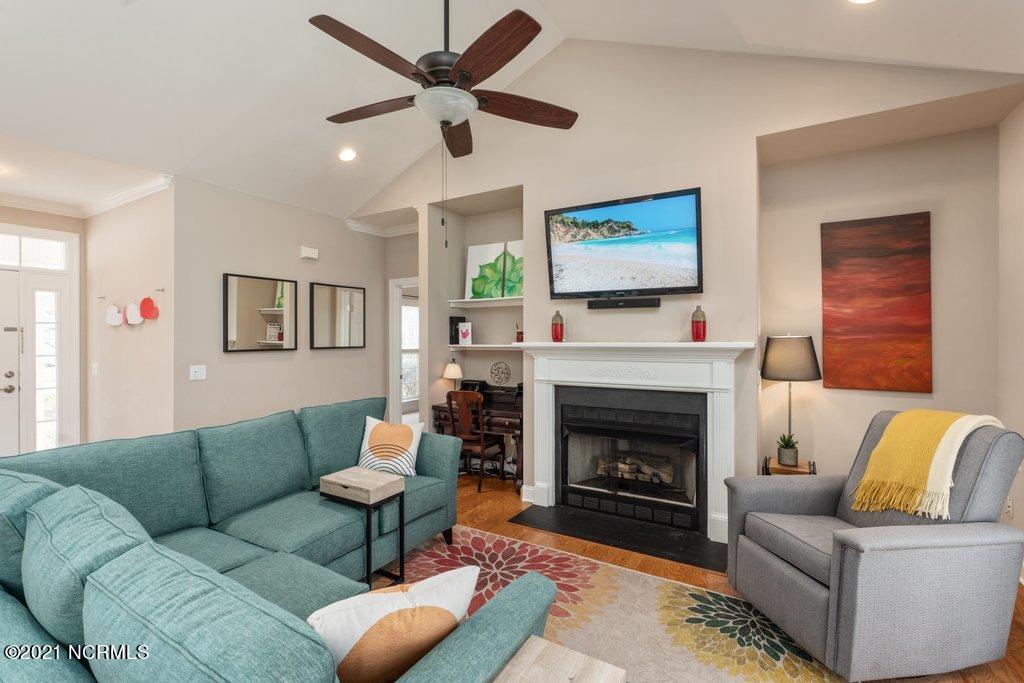 6106 Lydden Road Wilmington, NC 28409 - Photo 4 of 38 Open living room 18 x 14