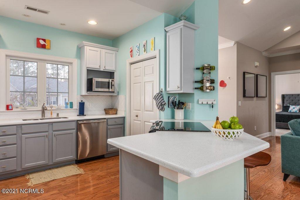 6106 Lydden Road Wilmington, NC 28409 - Photo 7 of 38 Kitchen with pantry