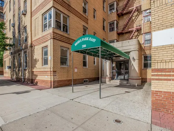 $199,999 | 2166 Bronx Park East, Unit 6D | Pelham Parkway