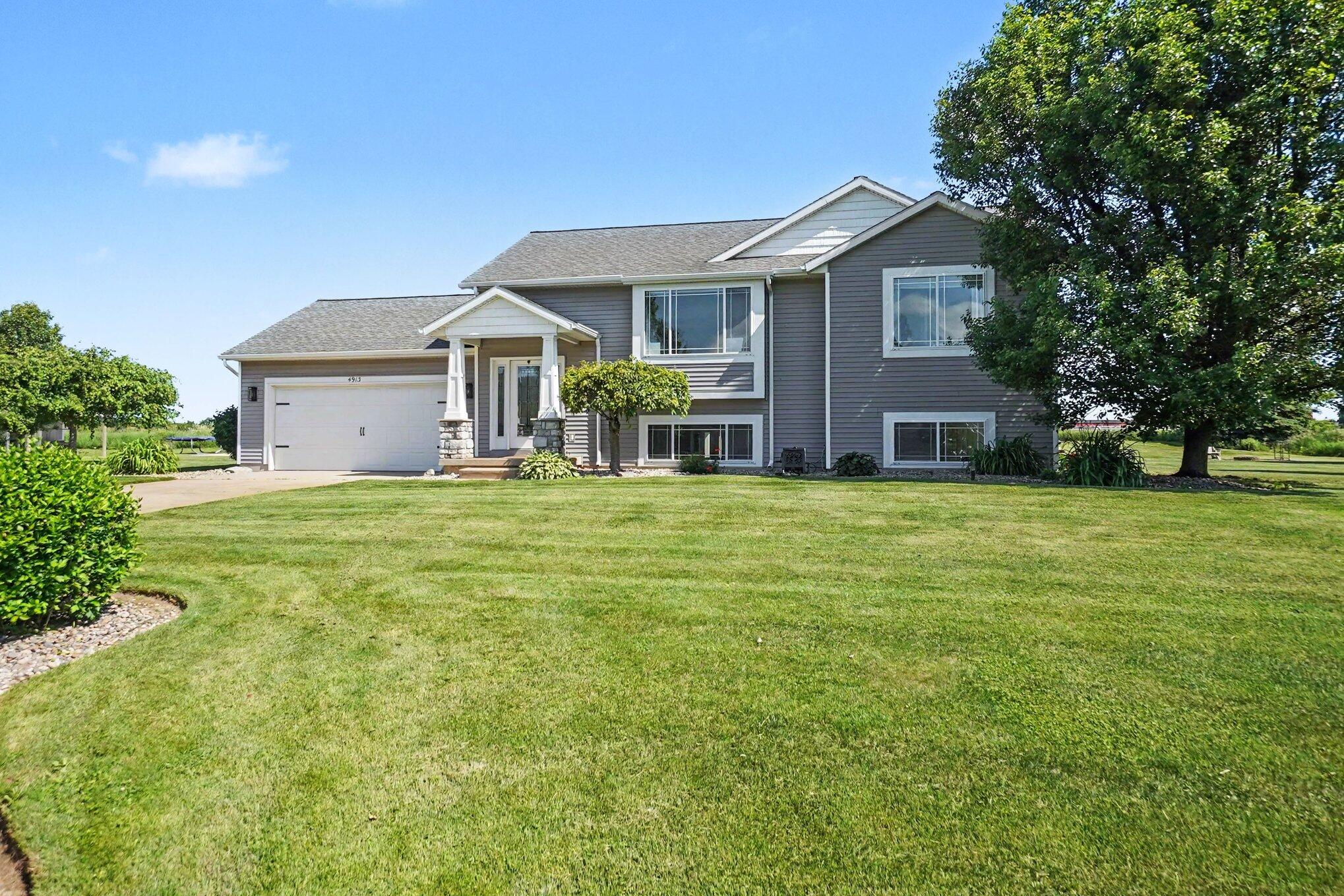 4913 Daisy Way Fremont, MI 49412 - Photo 4 of 48 002_file_6038