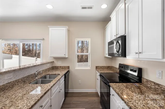 $2,075 | 7621 Mockernut Drive, Charlotte, NC 28215