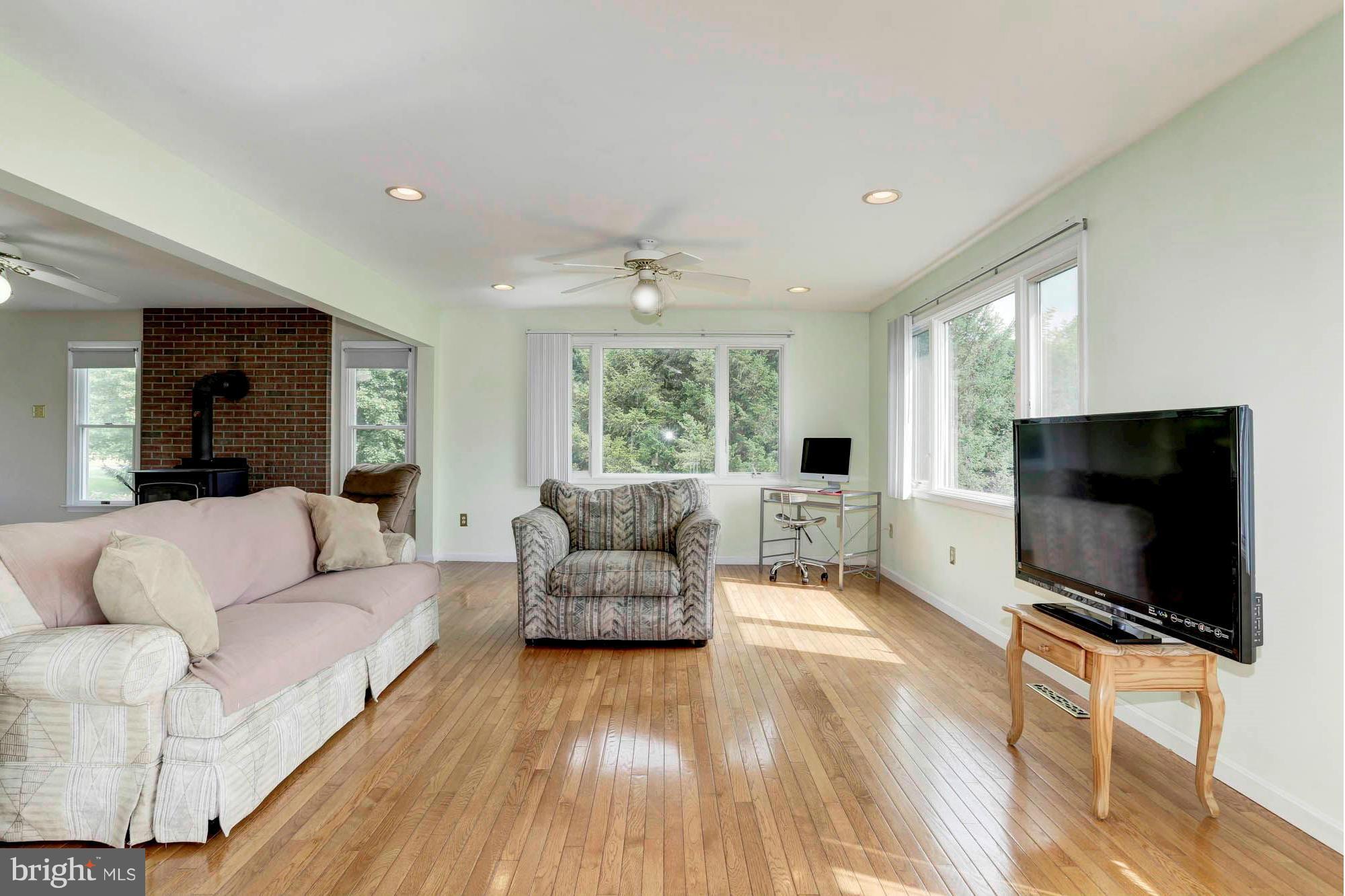 2714 Ebbvale Road Manchester, MD 21102 - Photo 15 of 30 Family Room