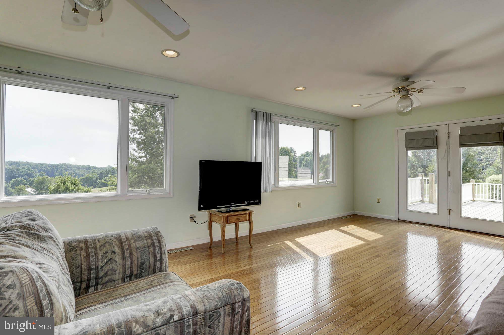 2714 Ebbvale Road Manchester, MD 21102 - Photo 16 of 30 Family Room