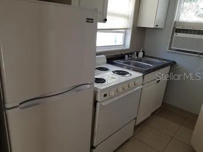 $890 | 317 East Tarpon Avenue, Unit 1, Tarpon Springs, FL 34689